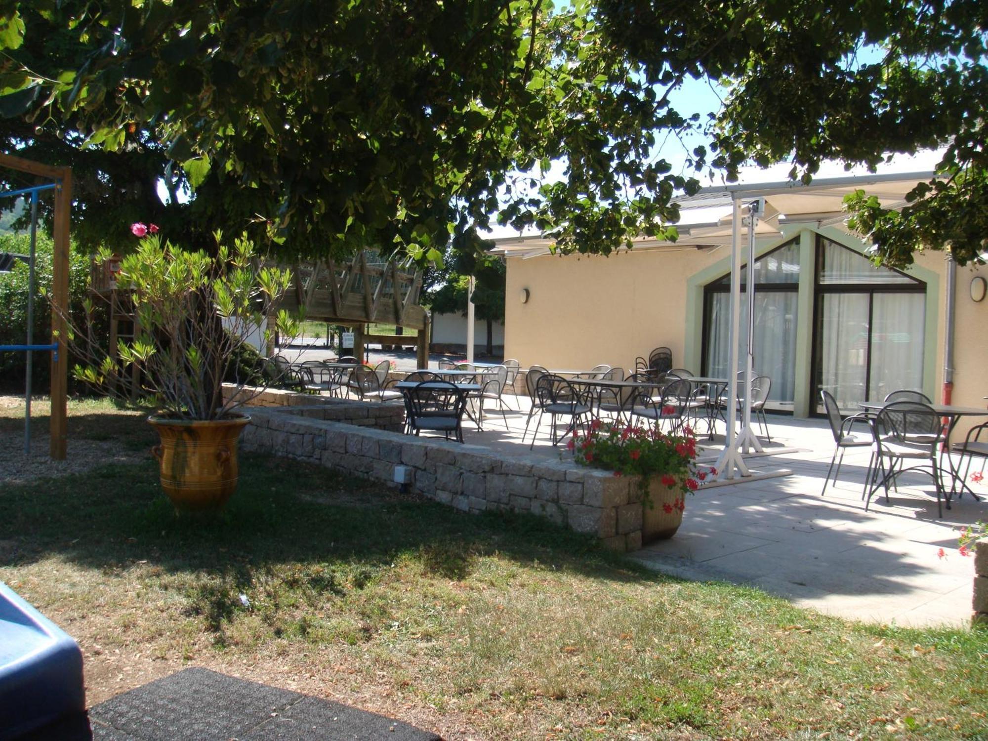 Hotel-Restaurant Le Calice Du Gevaudan - A75 Banassac Exterior photo