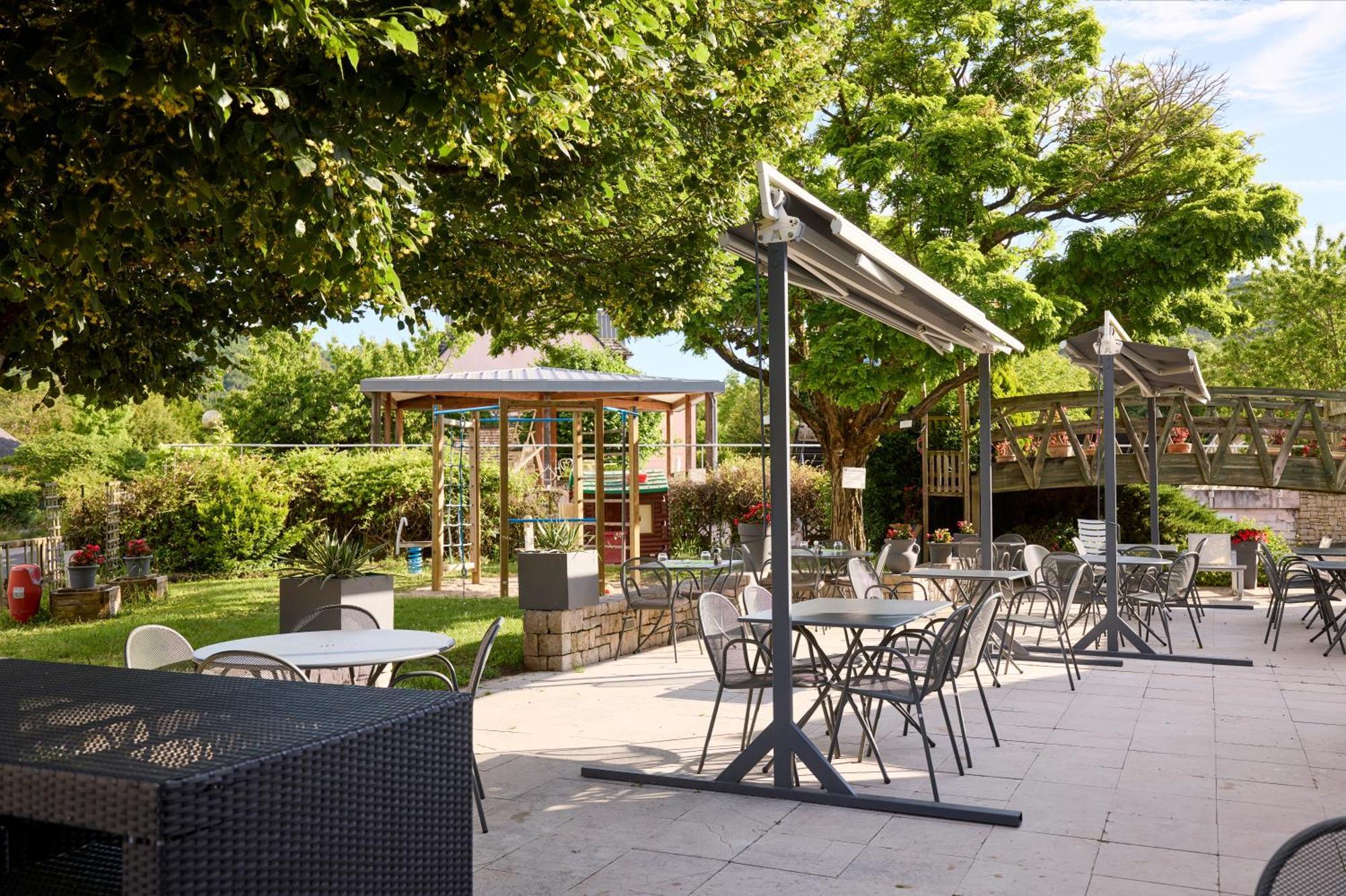 Hotel-Restaurant Le Calice Du Gevaudan - A75 Banassac Exterior photo
