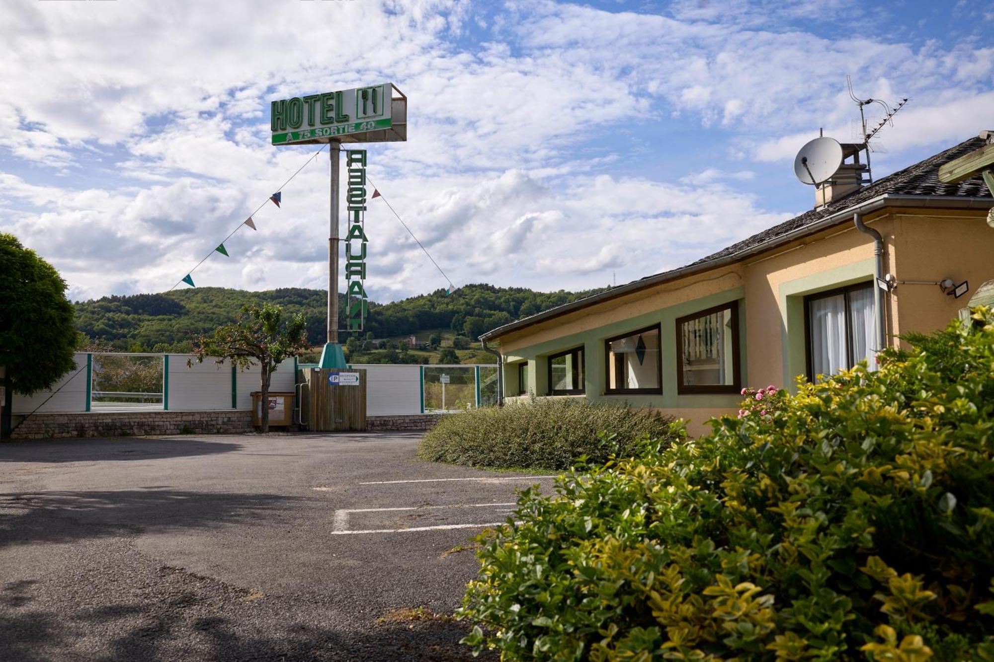 Hotel-Restaurant Le Calice Du Gevaudan - A75 Banassac Exterior photo
